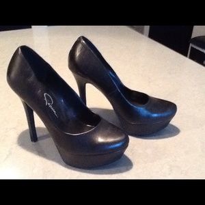 Black Jessica Simpson Meave Heel