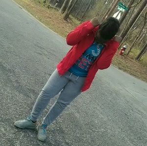 Meet your Posher, Ebony