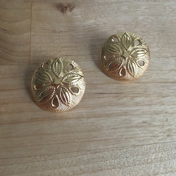 Jewelry - Gold Sand Dollar Earrings