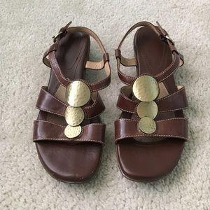 Excellent condition sandals.