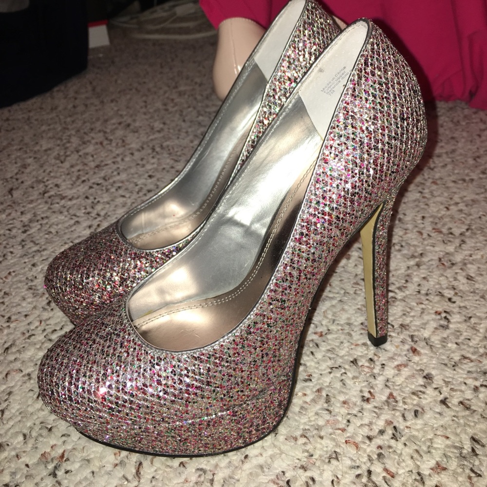 Glittery pumps