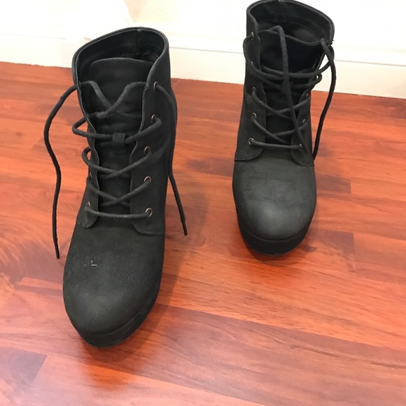 Shoes - Picture 3 of 3