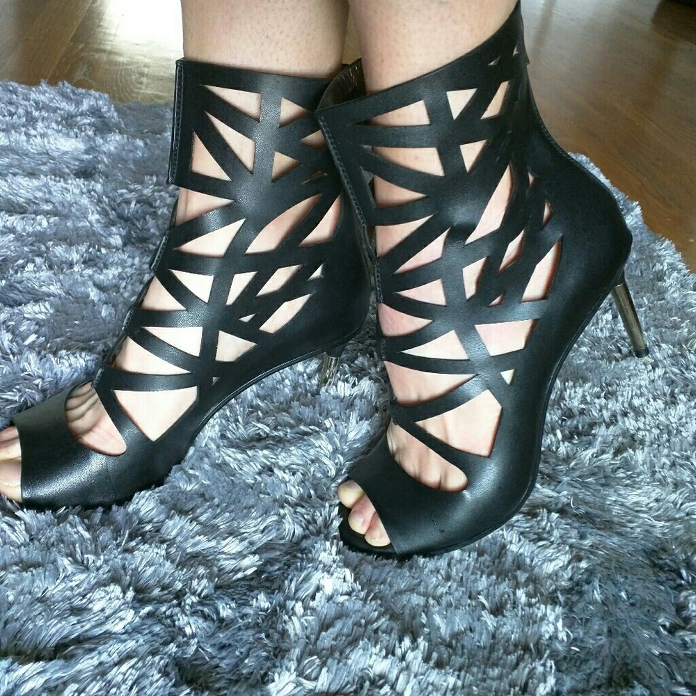 BCBGeneration black pump