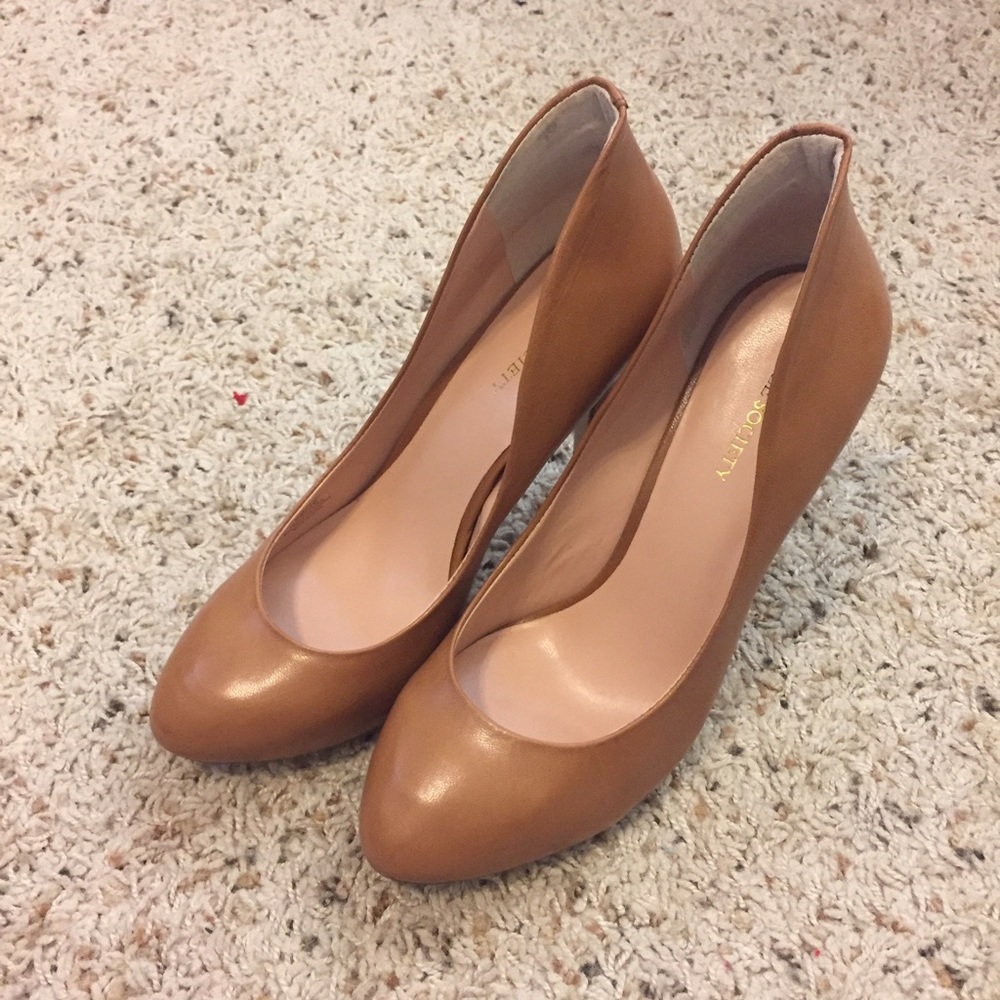 Sole Society Tan Pumps - size 9