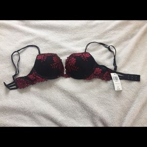 Black and red floral lace bra