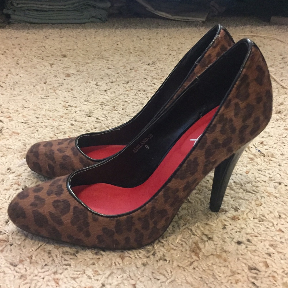 Leopard print brown/black heel size 9 (never worn)