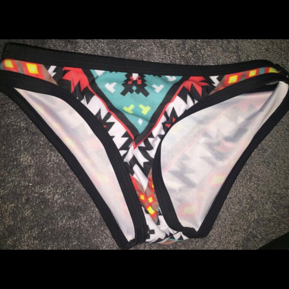Brand new bathing suit never been worn - Picture 3 of 5