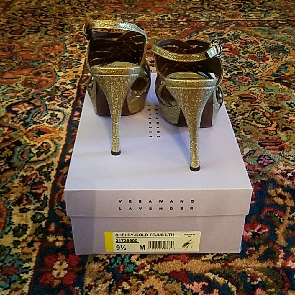 VERA WANG "SHELBY" PLATFORM SANDALS - Picture 4 of 7