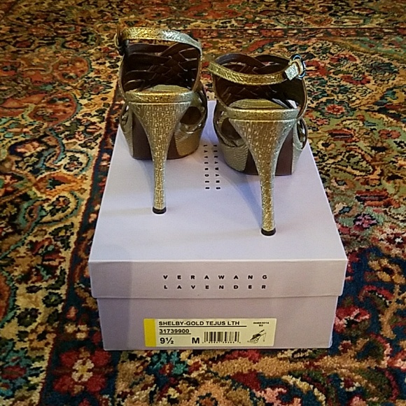 VERA WANG "SHELBY" PLATFORM SANDALS - Picture 4 of 7