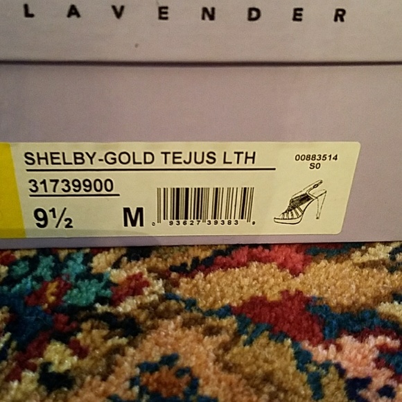 VERA WANG "SHELBY" PLATFORM SANDALS - Picture 5 of 7