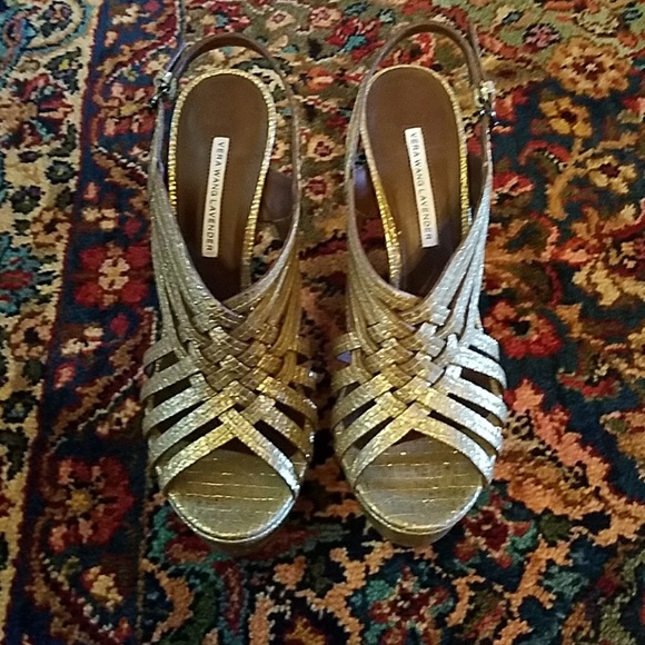 VERA WANG "SHELBY" PLATFORM SANDALS - Picture 6 of 7