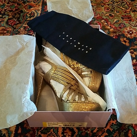 VERA WANG "SHELBY" PLATFORM SANDALS - Picture 7 of 7