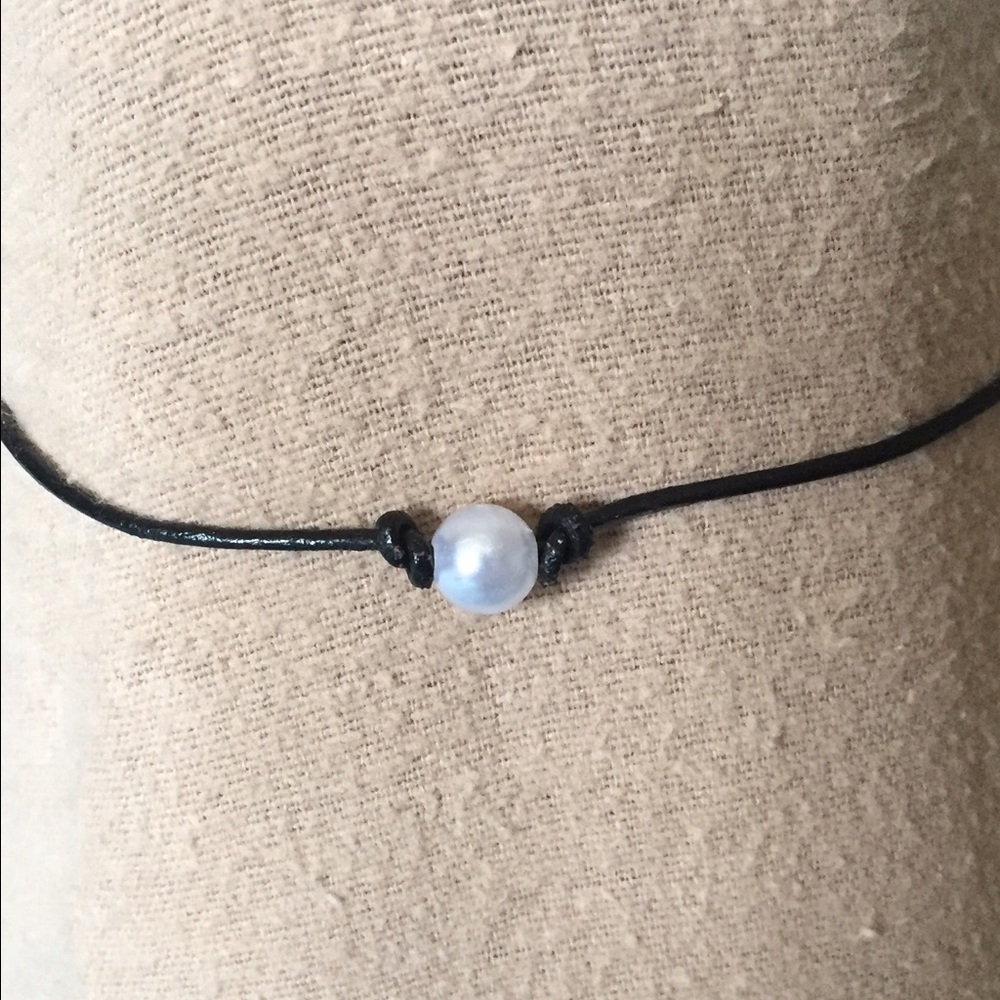 Pearl choker