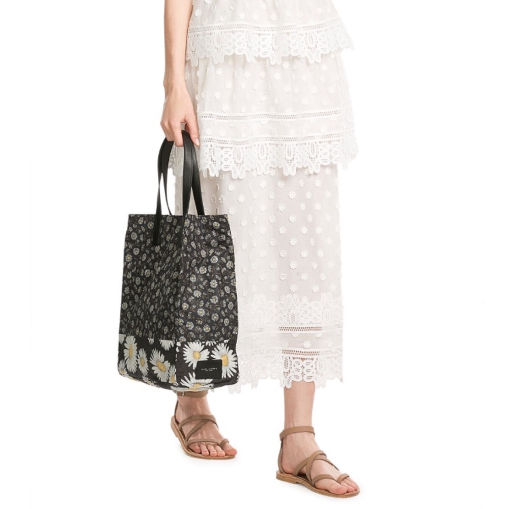 Marc Jacobs Daisies Printed Tote