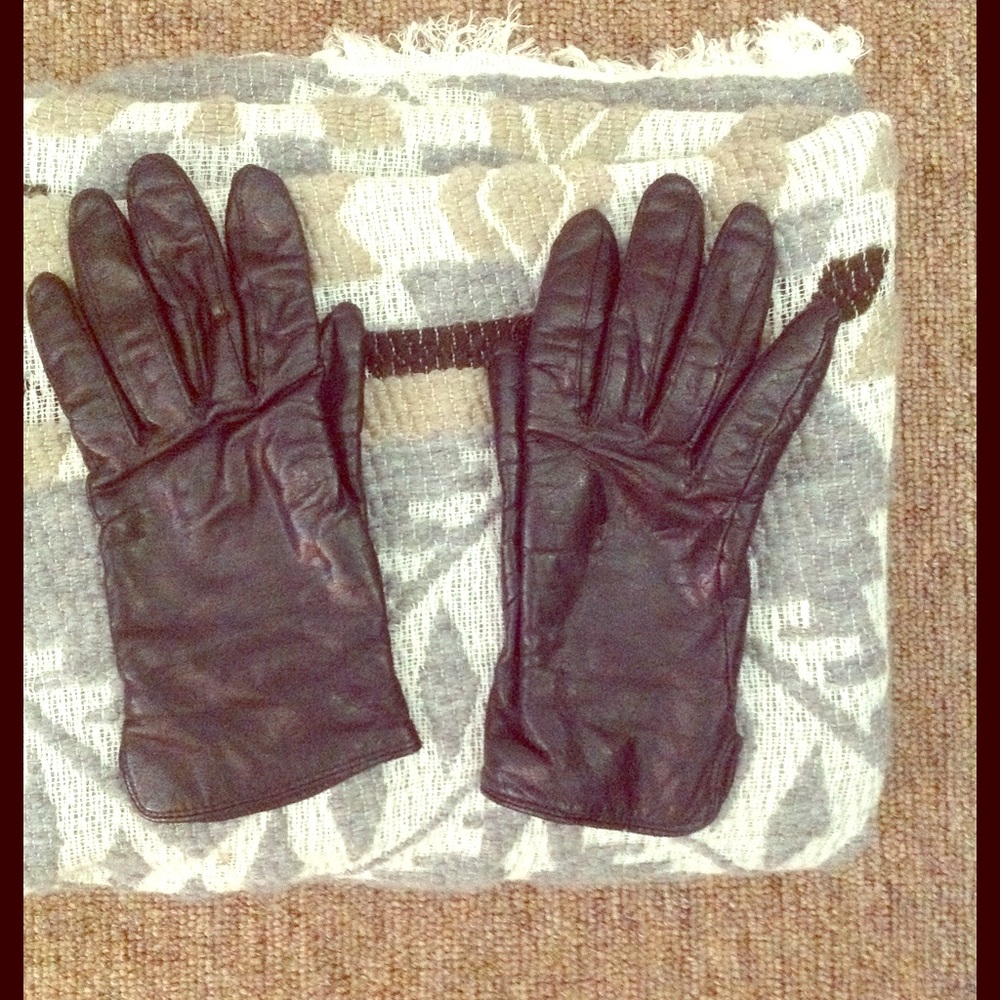 Vintage black leather gloves