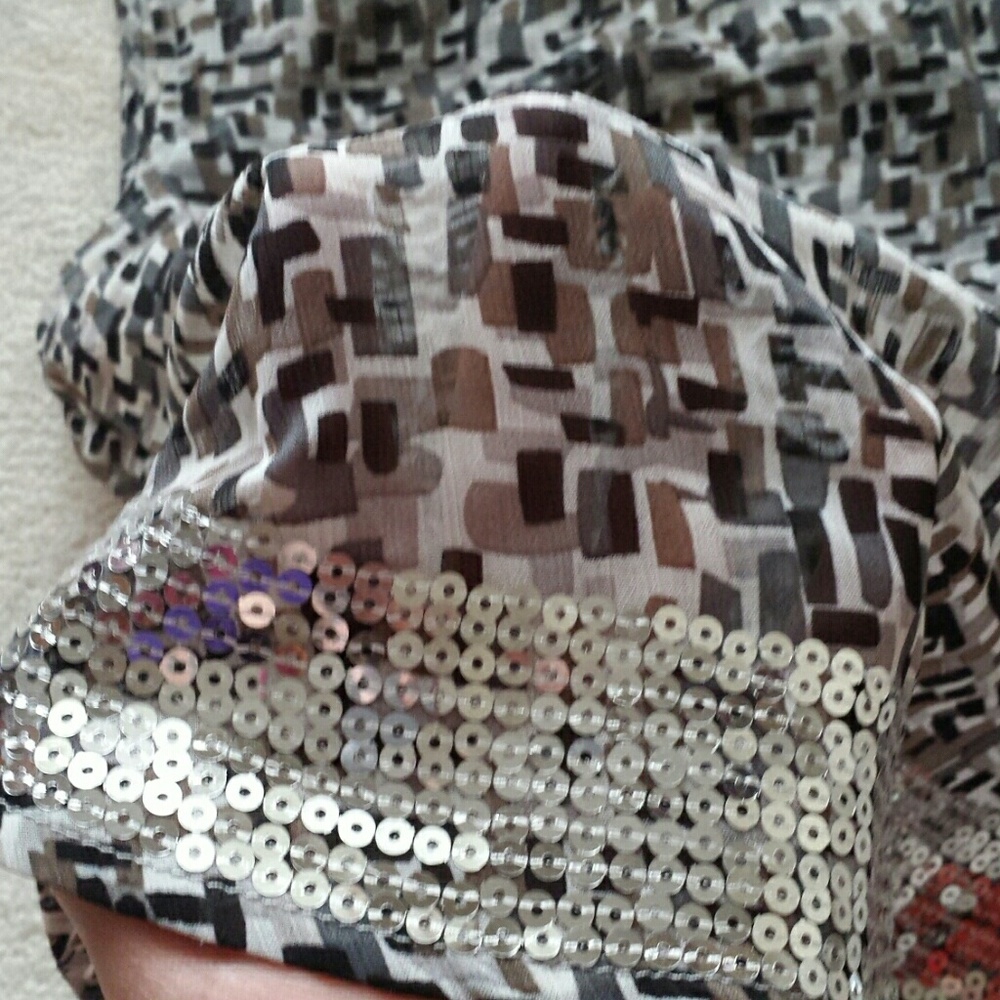 Sleeveless Top - Picture 2 of 2