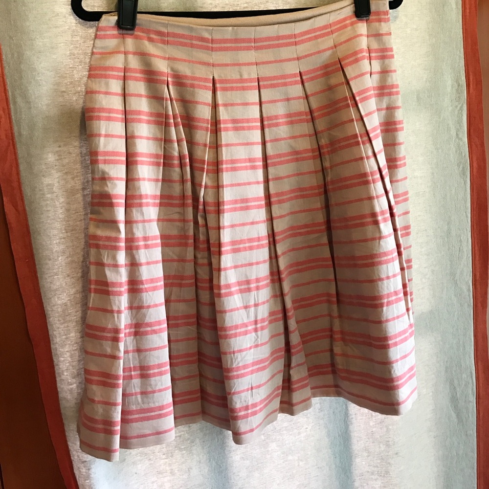 Pleated striped skirt.