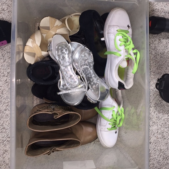 5 full crates of women's clothing sizes 0-6 - Picture 2 of 8