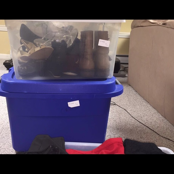 5 full crates of women's clothing sizes 0-6 - Picture 3 of 8