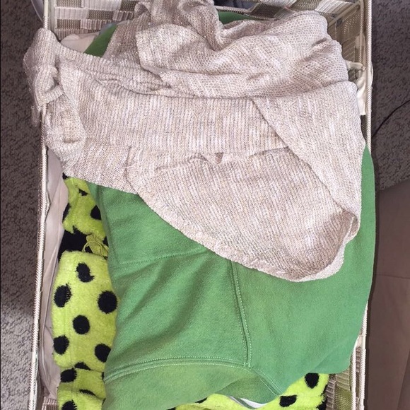 5 full crates of women's clothing sizes 0-6 - Picture 5 of 8