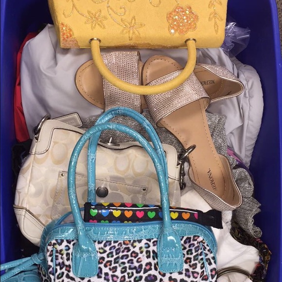 5 full crates of women's clothing sizes 0-6 - Picture 7 of 8