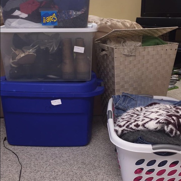 5 full crates of women's clothing sizes 0-6 - Picture 8 of 8