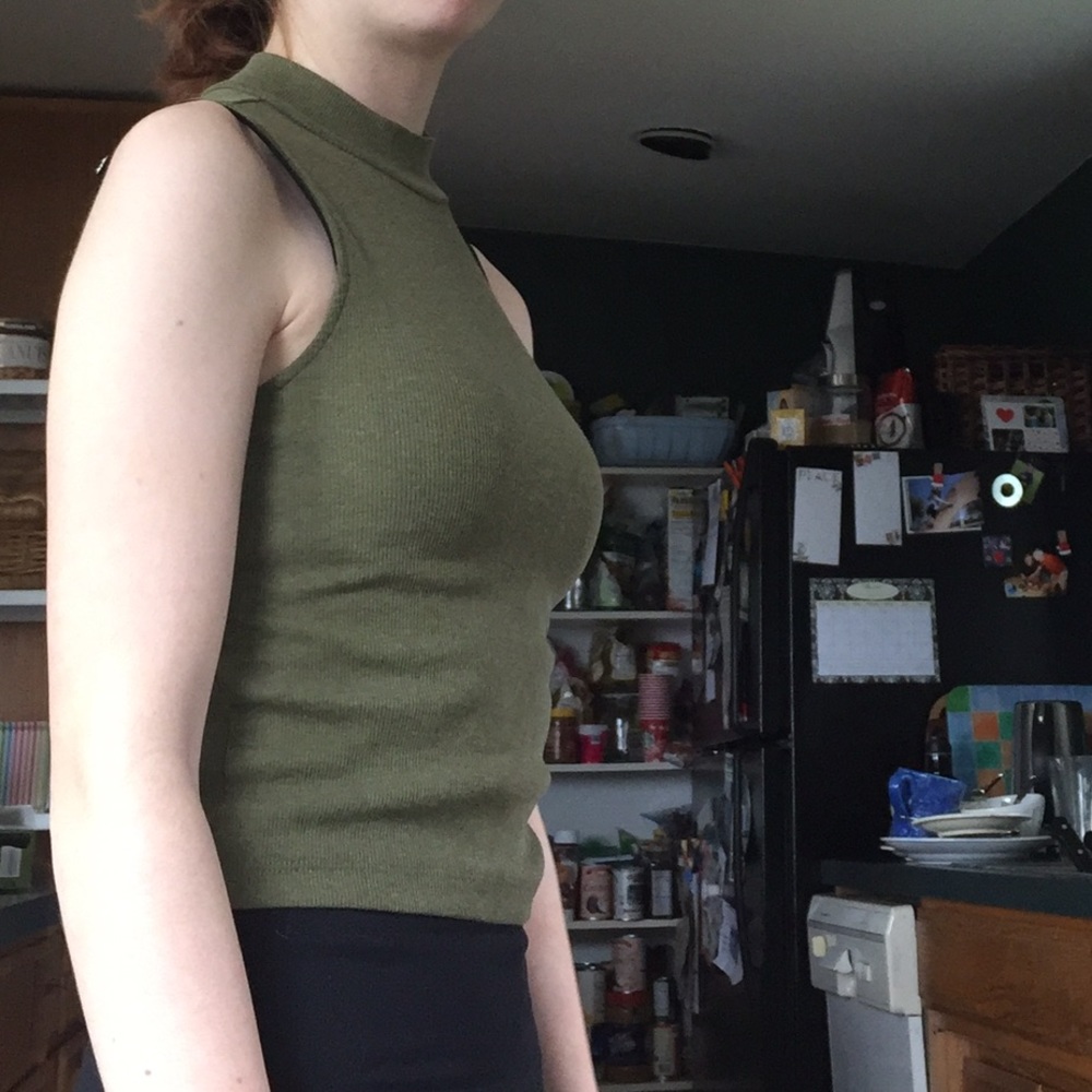 Mock neck cropped olive green sleeveless tank