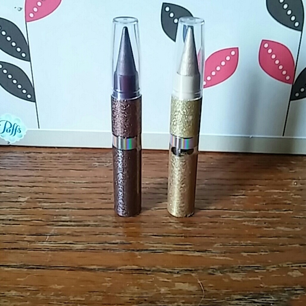 Liquid/pencil eyeliner