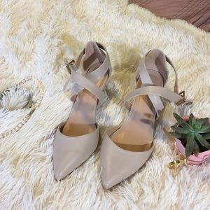 Nude pumps