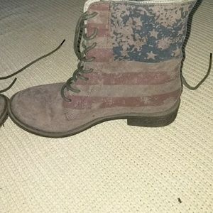 American flag lace-up boots.