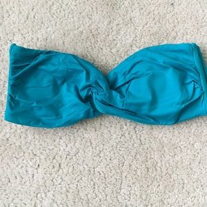 Strapless bikini top.