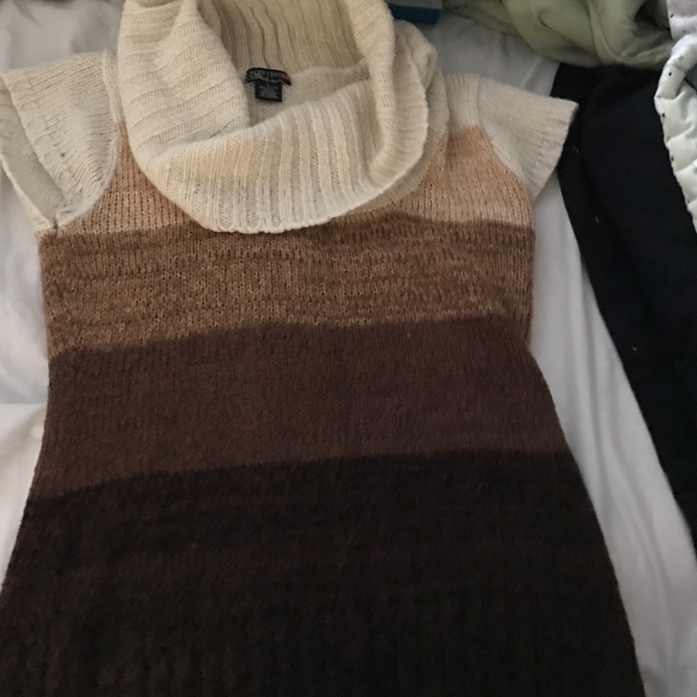 Knitted short sleeve turtleneck