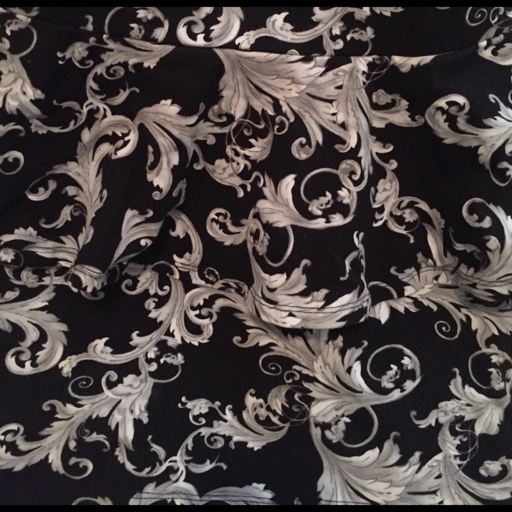 Patterned skirt with ruffle - Picture 2 of 3