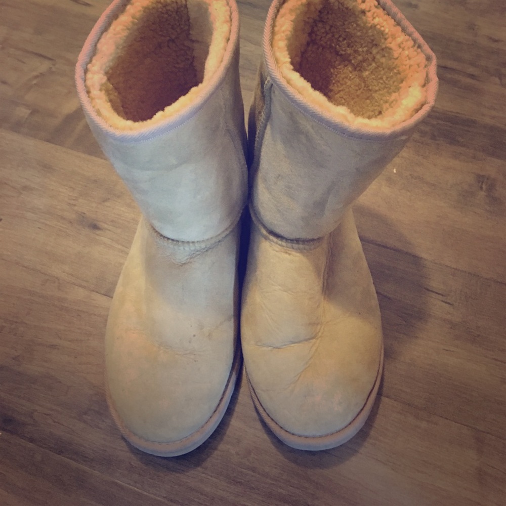 Size 10 beige women's uggs