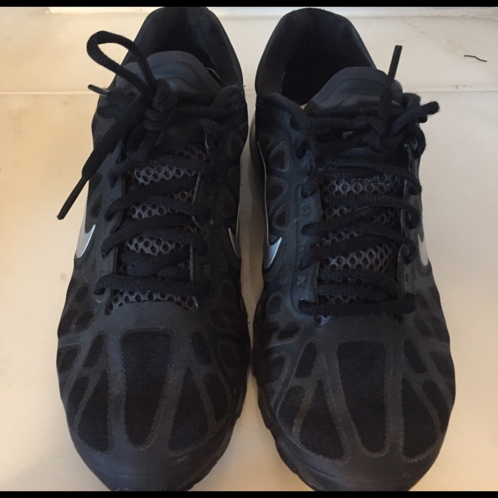 Nike tennis shoes size 8