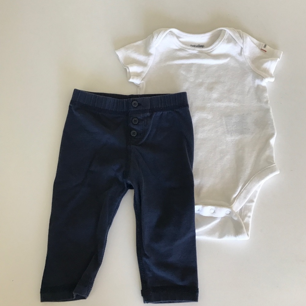 EUC BABY GAP white onesie & navy pants size 3-6 m