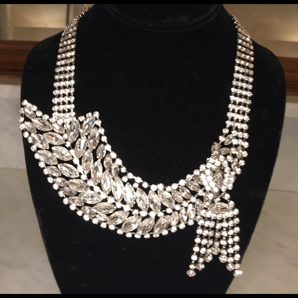 Banana Republic Jewelry - NWT stunning rhinestone necklace. FIRM