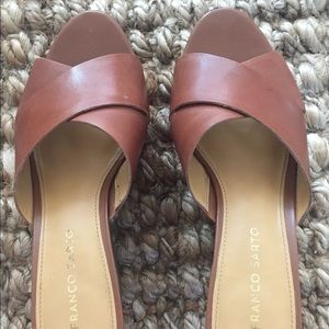 Open toe wedge platform sandals in cognac color