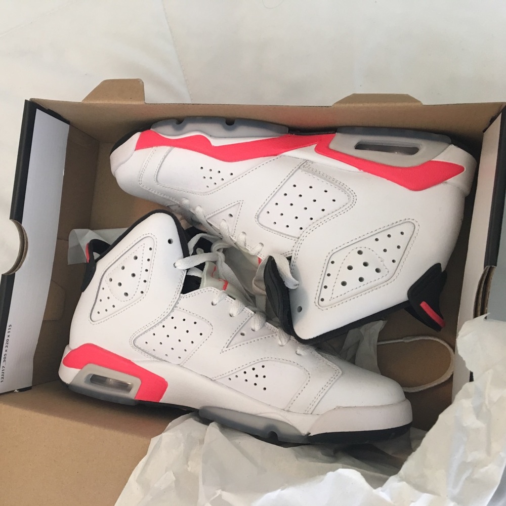 Jordan Retro 6 BG white infrared. 6Y/men's or 8WMN