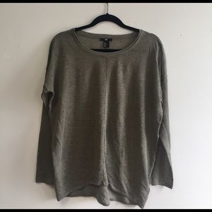 H&M size L. Moss light knit shirt.