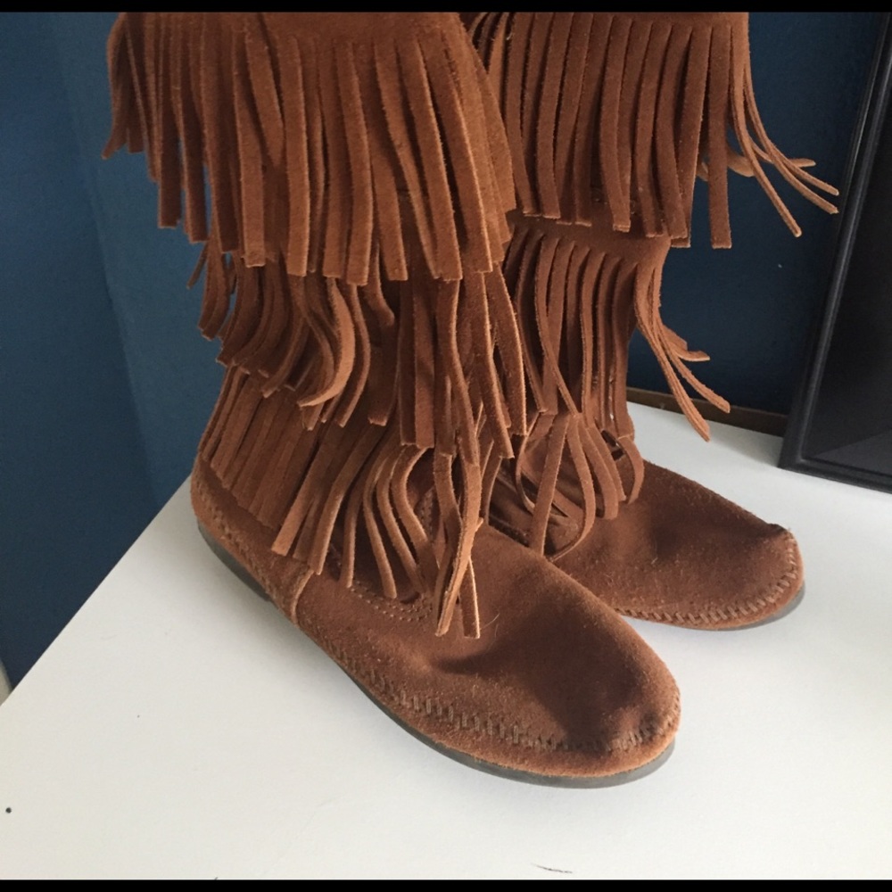 Minnetonka fringe boots (GREAT QUALITY)