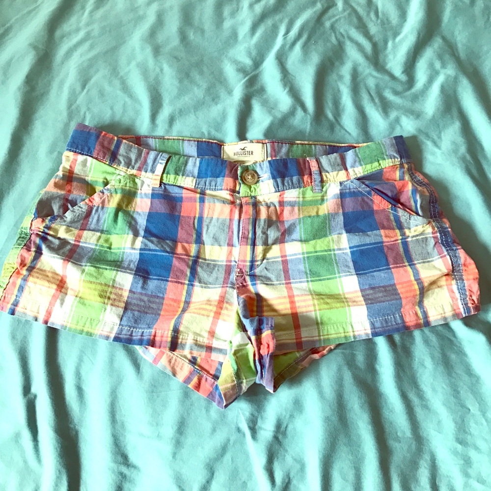 Hollister summer plaid shorts.
