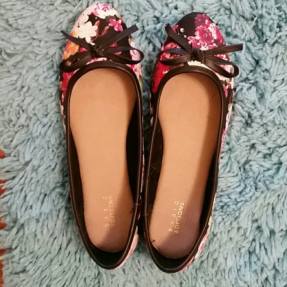 Size 6 Floral Flats