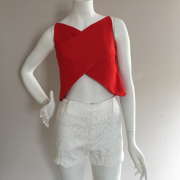 Sleeveless Crop Top - Picture 2 of 4