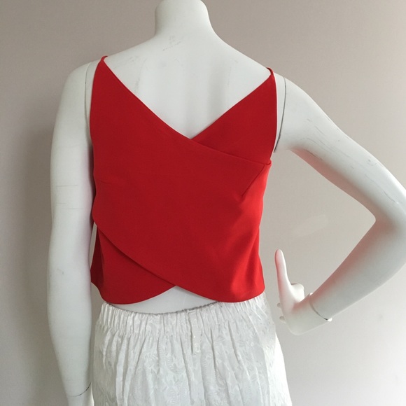 Sleeveless Crop Top - Picture 3 of 4
