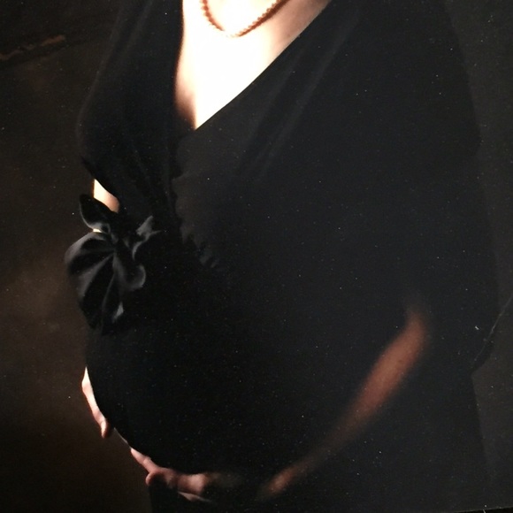Pleated black maternity dress with bow - Picture 2 of 5