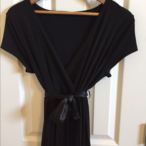 Pleated black maternity dress with bow - Picture 3 of 5