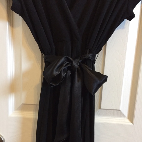 Pleated black maternity dress with bow - Picture 4 of 5