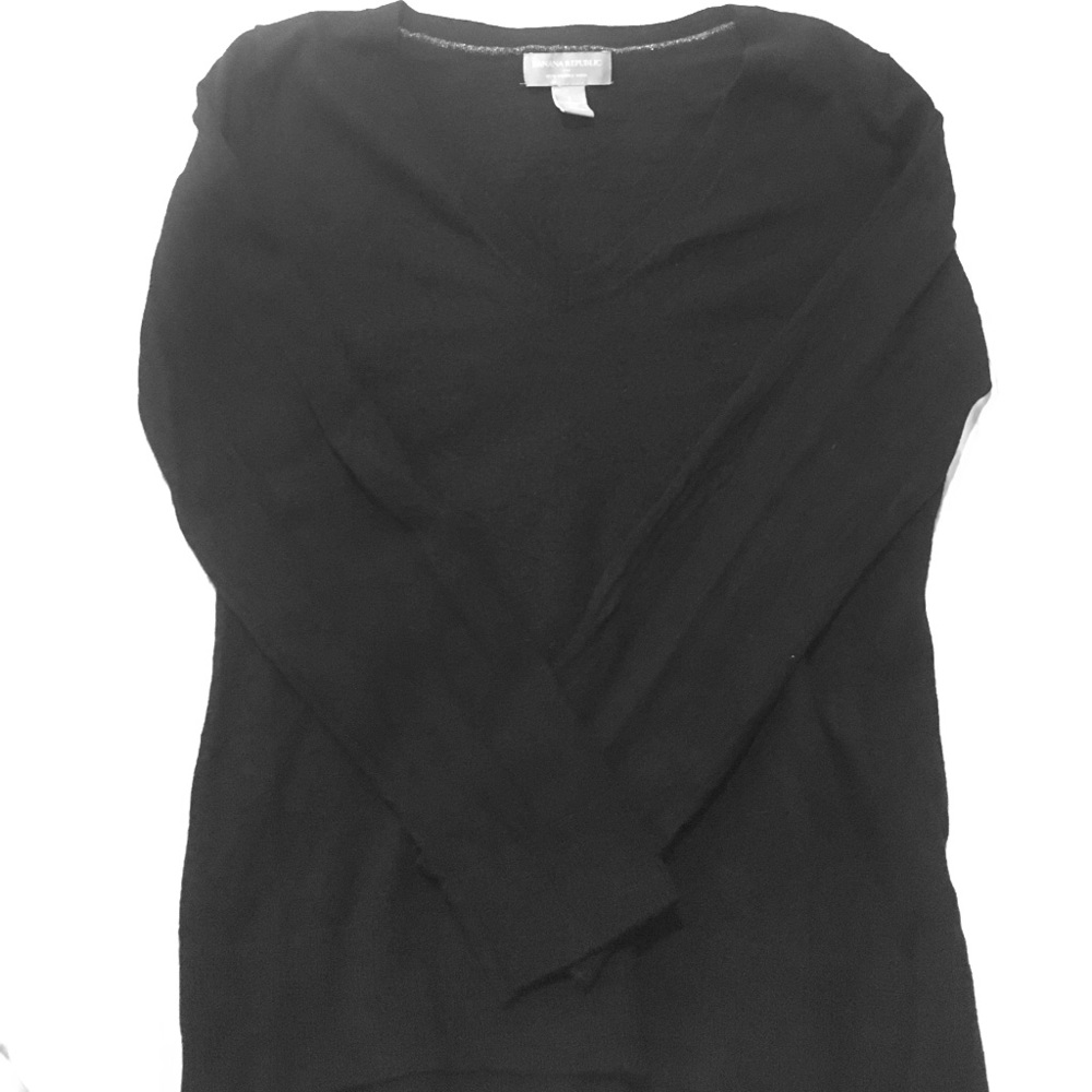 ❣️Banana Republic V neck Sweater- black