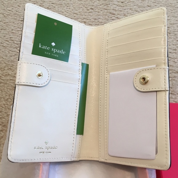Kate Spade Black Leather Wallet 🎁 - Picture 3 of 8